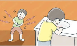 Nhiều học sinh ở Lâm Đồng bị ngộ độc nghi là do trò chơi thổi bong bóng bằng ống hút