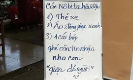 Thấy sinh viên bỏ quên đồ, cô phục vụ căng-tin viết thông báo cực dễ thương