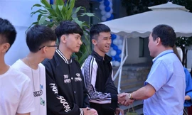 “Trường người ta” lì xì mỗi sinh viên 500.000 đồng, chuyển thẳng vào tài khoản ngân hàng