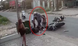 Phẫn nộ người đàn ông dùng vũ khí đánh liên tiếp vào đầu nữ sinh sau va chạm giao thông