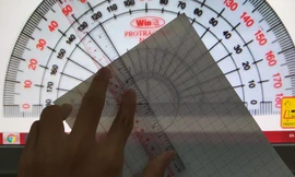 Teen kể 1001 chuyện “dở khóc dở cười” khi học online: Vẫn bị ghi sổ đầu bài, quên tắt mic