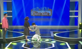 Dân mạng tranh cãi nảy lửa câu chuyện của nam MC 30 tuổi vẫn ngủ chung với mẹ