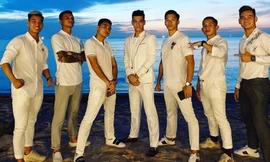 Dàn cầu thủ đình đám diện dresscode trắng xuất hiện trong đám cưới Công Phượng ở Phú Quốc