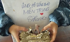 Lớp học góp tiền ăn sáng để ủng hộ miền Trung: Một miếng khi đói bằng một gói khi no