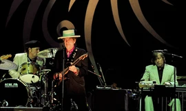 Nghe Bob Dylan hát và... xúc động