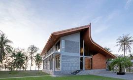 Độc đáo ngôi nhà phố với kiểu mái nhà sóng biển