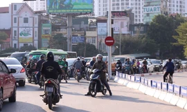 Hỗn loạn trong ngày đầu thí điểm phân làn nút giao Ngã Tư Sở