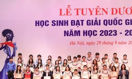 Tuyên dương học sinh đạt giải quốc gia, quốc tế năm học 2023-2024