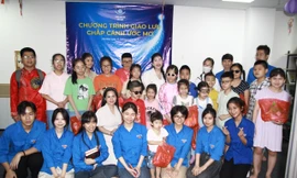 Đội tình nguyện RB: Bạn trẻ khiếm thị giúp đỡ người khiếm khuyết