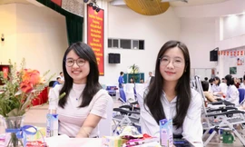 Hàng trăm bạn trẻ hiến máu tại chương trình 'Có hẹn với thanh xuân'