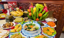 Nhiều chị em 'khoe' mâm cỗ cúng Rằm tháng 7