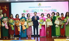 Biểu dương 30 nữ cán bộ cơ quan Trung ương Đoàn 'Giỏi việc nước, đảm việc nhà'