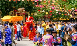 Hàng nghìn người tới Lễ vía Bà Linh Sơn Thánh Mẫu lớn nhất trong năm 