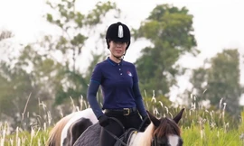 Nhiều bạn nữ trẻ yêu thích cưỡi ngựa, bắn cung