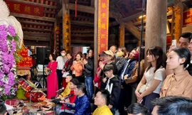 Chùa Côn Sơn tấp nập khách du xuân ngày đầu năm mới 