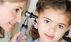 Mủ tai có mùi dễ biến chứng