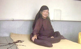 Thực hư lão bà thần tiên 60 năm không gội đầu vẫn thơm