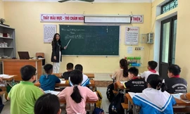 Đề xuất giao quyền tuyển dụng giáo viên; kỷ luật hiệu trưởng giật micro hiệu phó