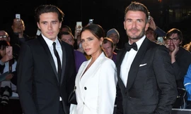 Dấu hiệu vợ chồng Beckham cạch mặt con trai Brooklyn