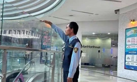 Bản tin 8H: Vạn Hạnh Mall ra thông báo khẩn sau loạt vụ tử vong do rơi lầu