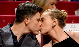Scarlett Johansson hôn chồng ở Cannes