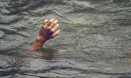 Bản tin 8H: Tìm thấy thi thể hai mẹ con ở khe nước gần nhà