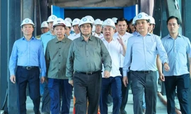 Bản tin 8H: Thủ tướng chủ trì lễ khởi công, khánh thành 80 công trình, dự án lớn kỷ niệm 50 năm Giải phóng miền Nam