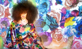 Cô nàng quyến rũ giữa ngàn hoa