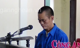 Đột nhập nhà hàng xóm, hiếp dâm bé gái 12 tuổi