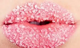 Các bước tẩy da chết cho môi đúng cách 