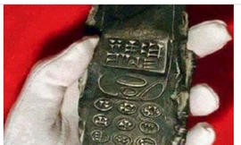 Thực hư vụ phát hiện 'điện thoại di động' 800 năm tuổi