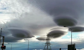 Hàng loạt mây 'đĩa bay' xuất hiện, dân hoang mang lo sợ