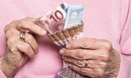 Cụ bà băm nhỏ 24 tỷ đồng tiền mặt trước khi qua đời