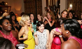 Những bộ váy đẹp và 'thảm hoạ' nhất thảm đỏ Emmy 2015