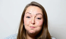 Chỉ trong 2 tiếng thực hiện bài phỏng vấn, Lisa đã nấc hơn 20 cái 