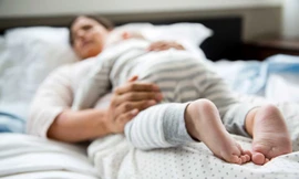 Hãi hùng thức giấc bên thi thể lạnh ngắt của con