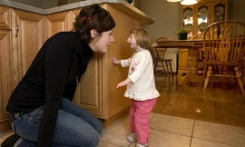 Nghị lực đáng kinh ngạc của bé gái nhỏ nhất hành tinh 