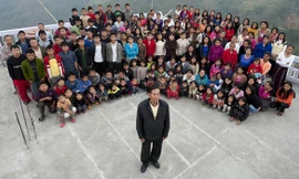 Người đàn ông sống hạnh phúc bên 39 vợ và gần 100 con