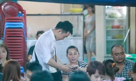 Một đêm mưu sinh của Hot Boy kẹo kéo