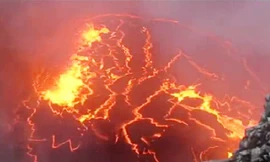 Nham thạch núi lửa sôi sục ở Hawaii