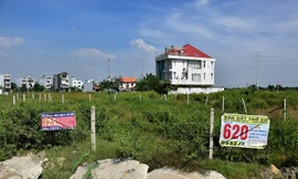 Theo quyết định mới, đất tại quận 9 dù được định giá cao gấp nhiều lần vẫn được cho là quá thấp. Ảnh: Lê Quân/Zing