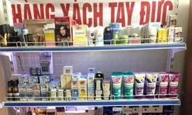 Hàng xách tay được nhiều người săn lùng vì giá rẻ hơn hàng chính hãng. 