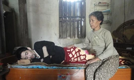 Hai hộ nghèo được hỗ trợ xây nhà