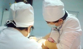 Đưa người yêu đi ...vá cái “ngàn vàng”