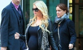 Jessica Simpson lộ thân hình xồ xề sau sinh