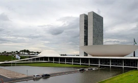 464 quan chức phải trả lại ‘lương khủng’