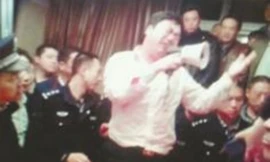 Quan Trung Quốc ăn chơi trong vỏ bọc ‘rẻ tiền’