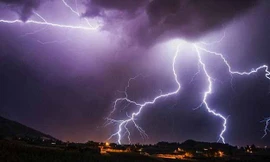 Sét đánh một người chết, bốn người bị thương