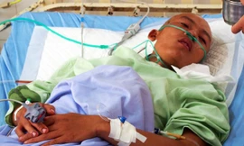 Anh Khoa tại phòng hồi sức Bệnh viện Đa khoa Lâm Đồng