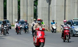 Đi xe máy trời nắng nóng cần lưu ý những gì?